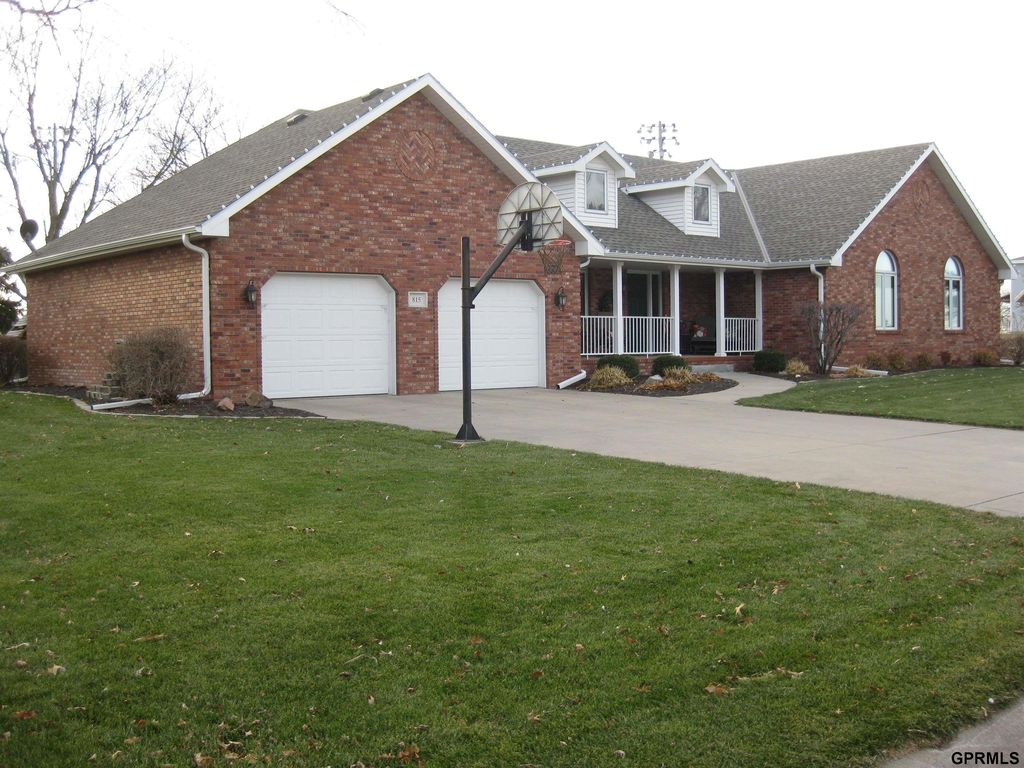 815 Parkview Dr, Henderson, NE 68371