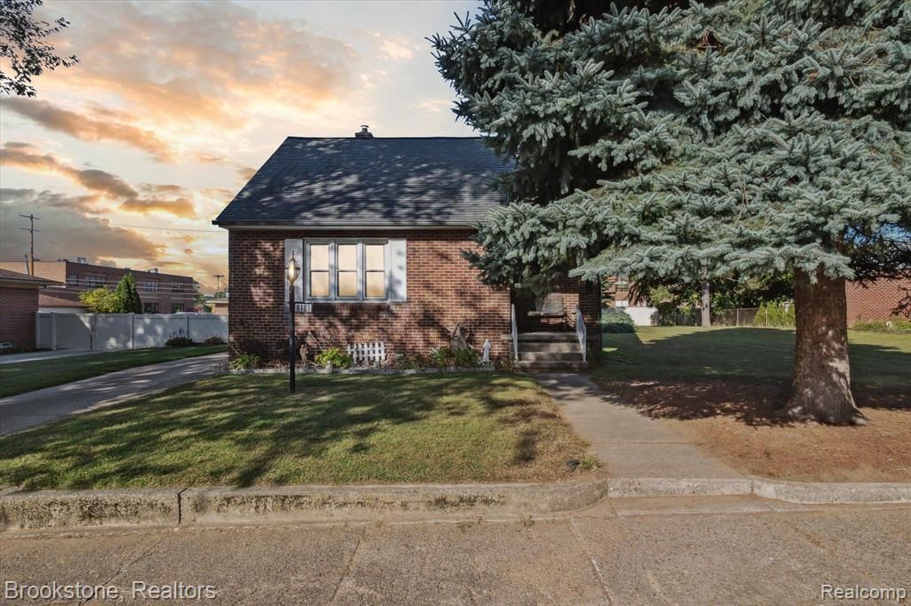 6181 Drexel St, Dearborn Heights, MI 48127 See Est. Value, Schools & More