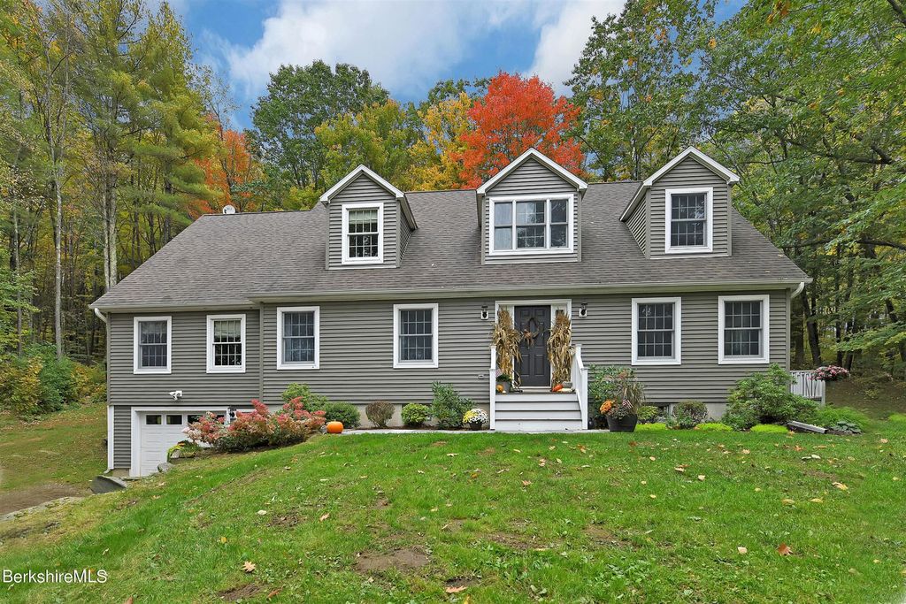 3 Ridge St, Lee, MA 01238
