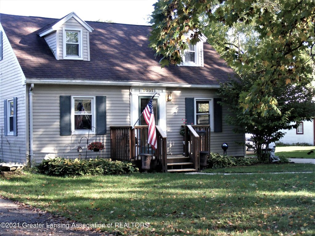 2331 Clifton Ave, Lansing, MI 48910