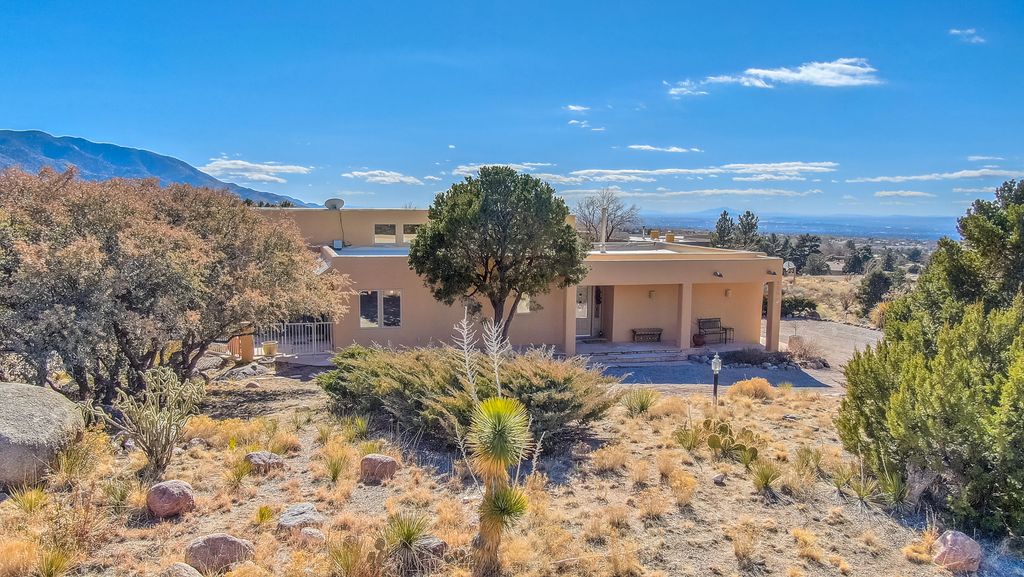 180 Big Horn Ridge Dr NE, Albuquerque, NM 87122