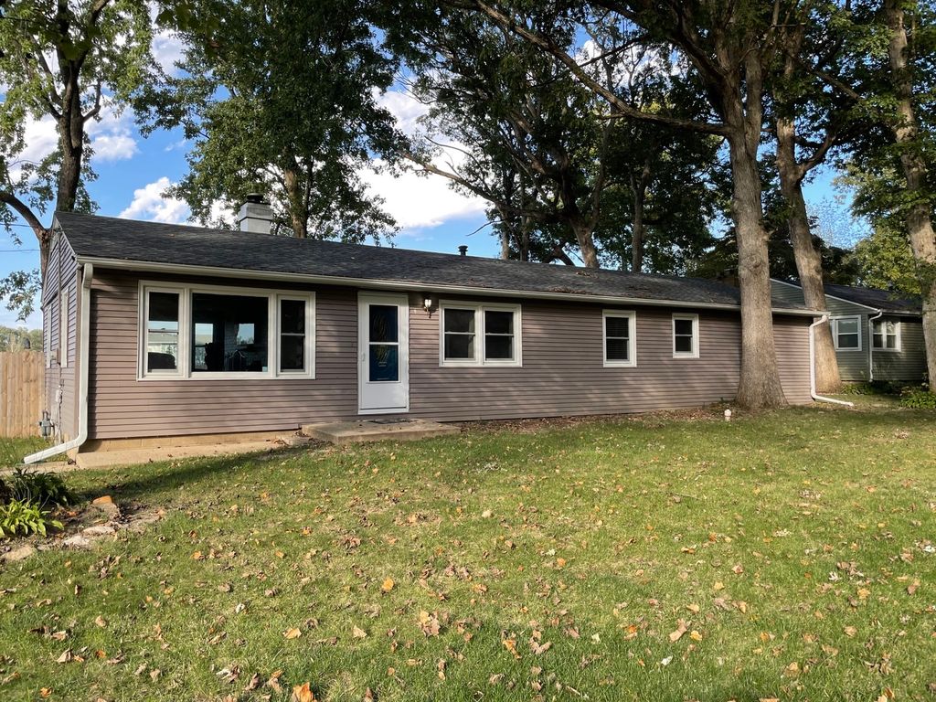 1004 E Timber Dr, Mahomet, IL 61853