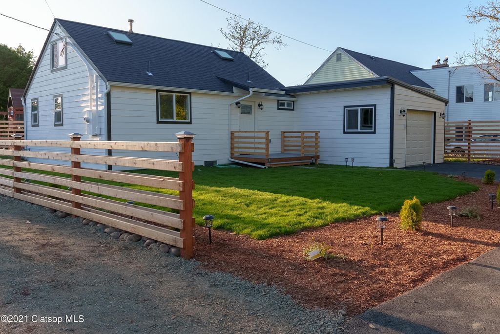 1386 Avenue U, Seaside, OR 97138