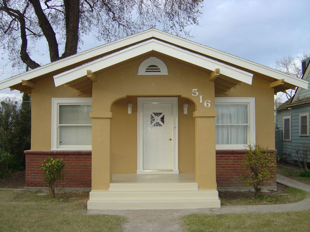 516 W D St, Lemoore, CA 93245