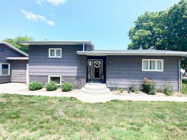 1031 N 14th Ave, Broken Bow, NE 68822