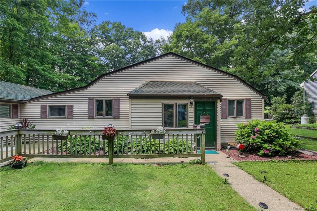 16 Sunset Pl, North Salem, NY 10560