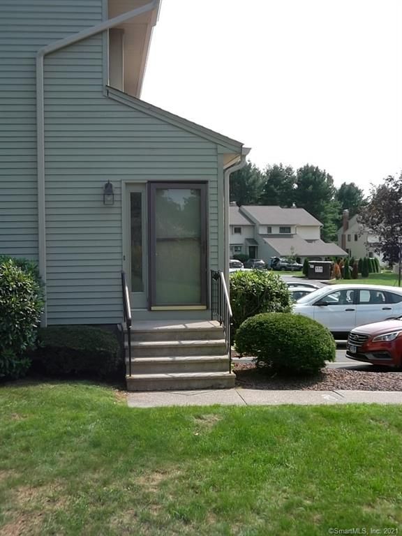 702 Summer Hill Dr #702, South Windsor, CT 06074
