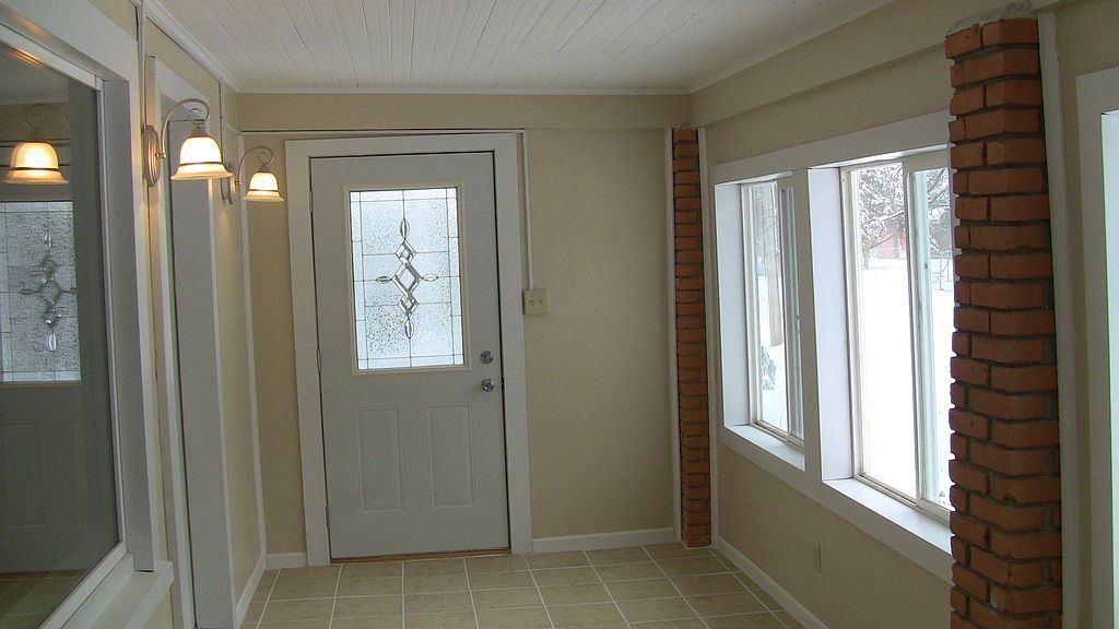 1011 Princeton Ave, Lansing, MI 48915