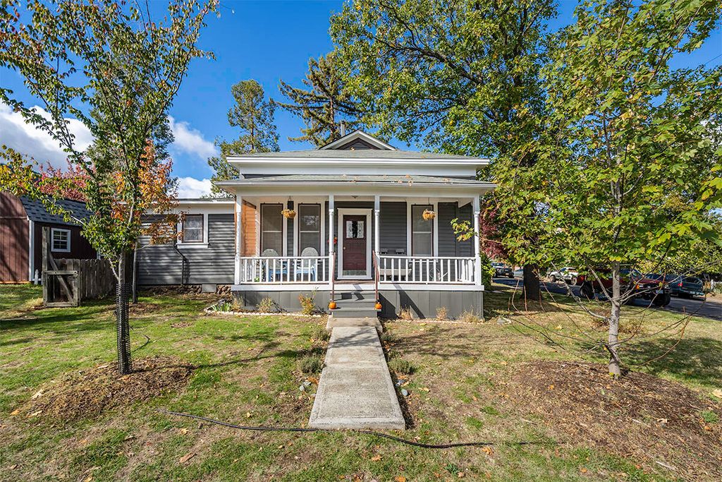 89 7th St, Ashland, OR 97520