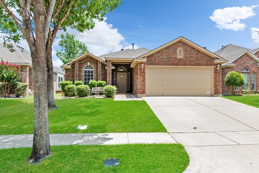 209 Bayfield Dr, Mansfield, TX 3 Bed, 2 Bath Single