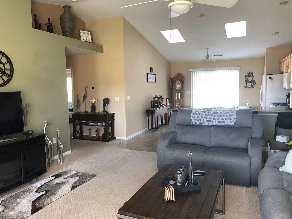 9136 Baker St, Merrillville, IN 46410
