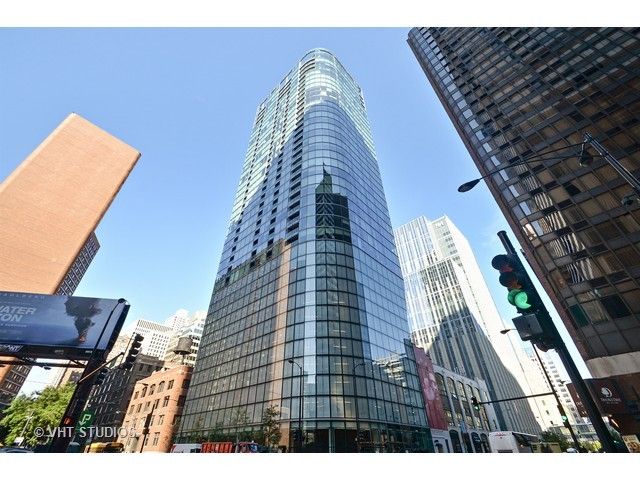 600 N Fairbanks Ct #P9-13, Chicago, IL 60611