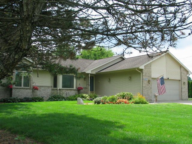 13953 Shannon Dr, Cement City, MI 49233
