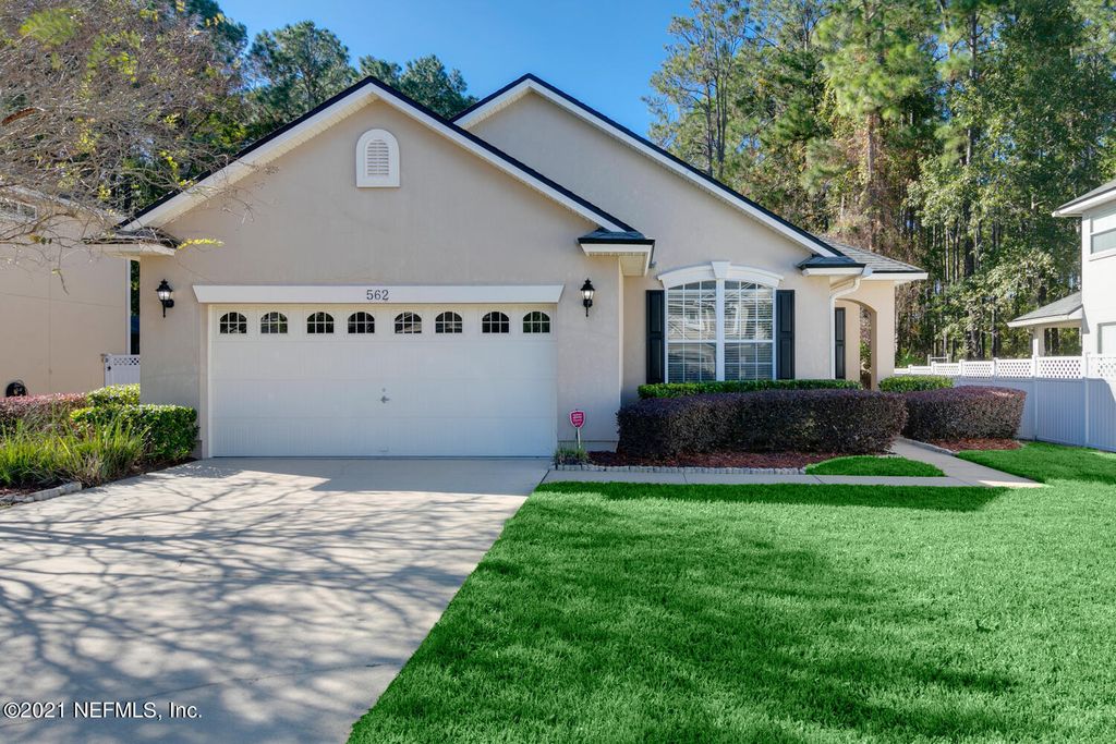 562 Candlebark Dr, Jacksonville, FL 32225