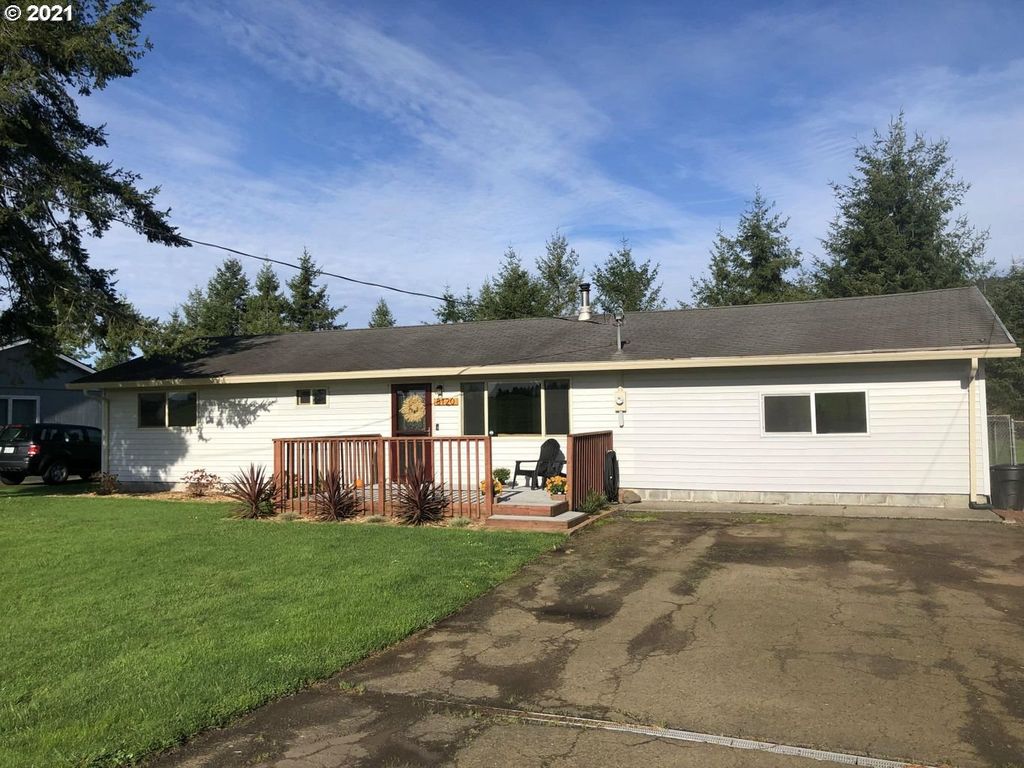 8120 Hughey Ln, Tillamook, OR 97141