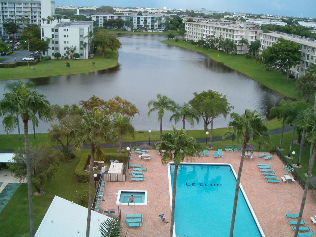 2205 S Cypress Bend Dr 507, Pompano Beach, FL 2 Bed, 2 Bath Condo