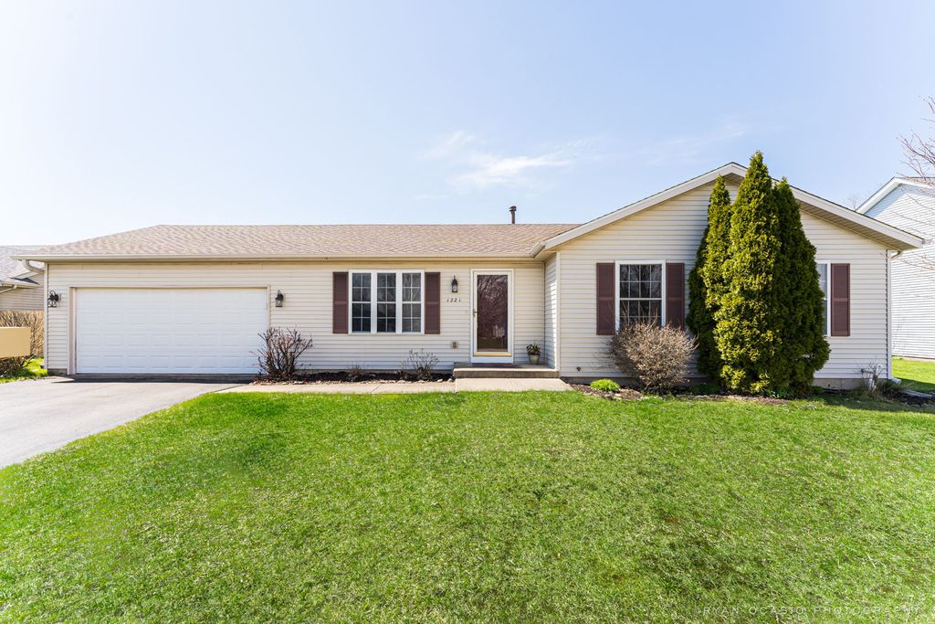 1221 Quail Run, Dekalb, IL 3 Bed, 3 Bath SingleFamily 1221 Quail Run, Dekalb, IL 3 Bed, 3 Bath SingleFamily