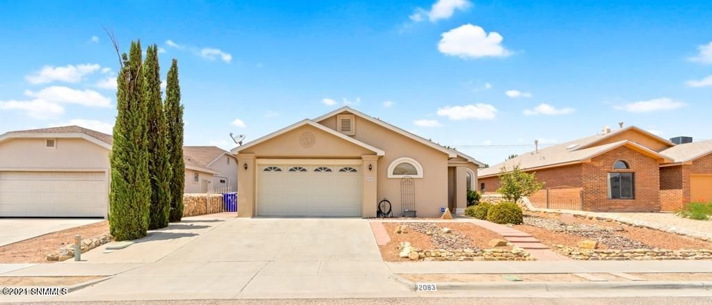 2083 Reina Dr, Las Cruces, NM 88007