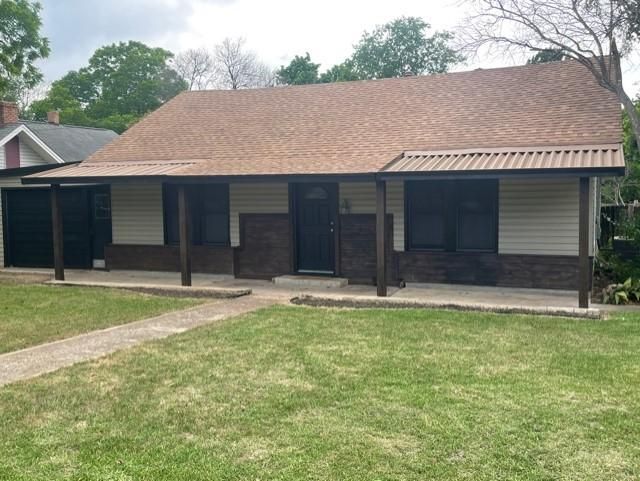 306 N Bordon St, Lorena, TX 76655