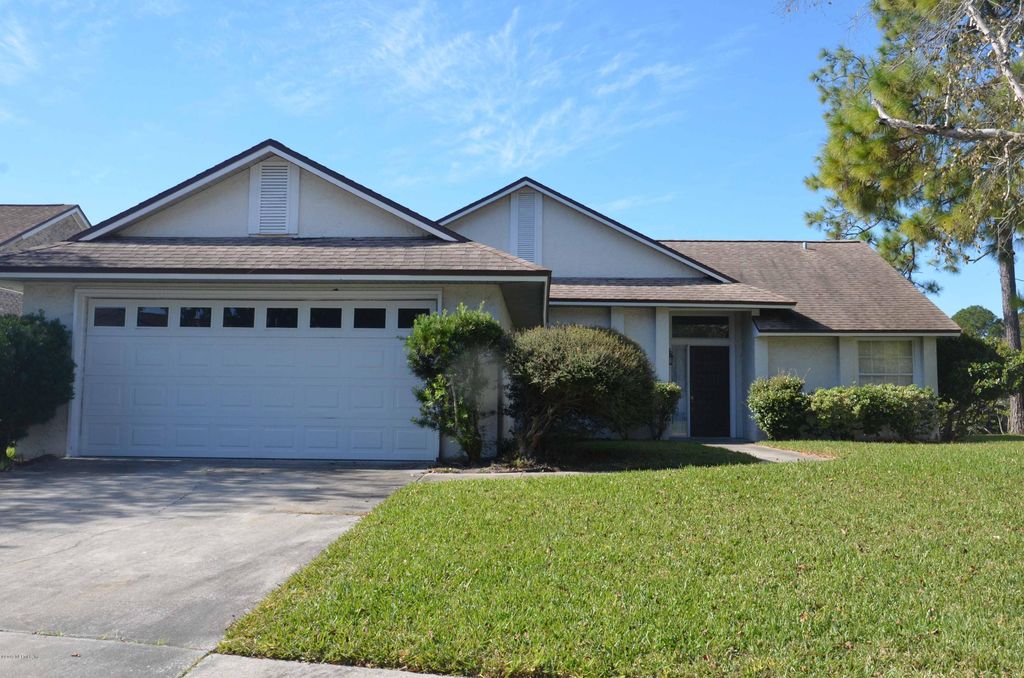2024 Hovington Cir W, Jacksonville, FL - 3 Bed, 2 Bath Single-Family