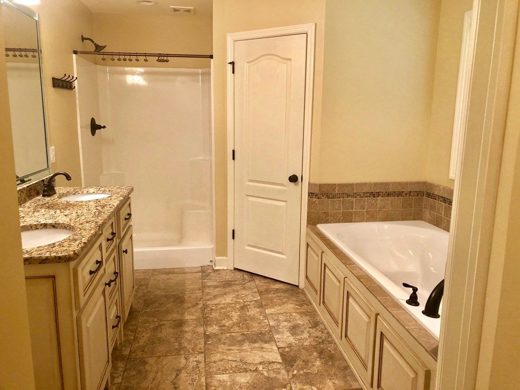 1109 Pasadena Ave, Muscle Shoals, AL - 3 Bed, 2 Bath Single-Family Home