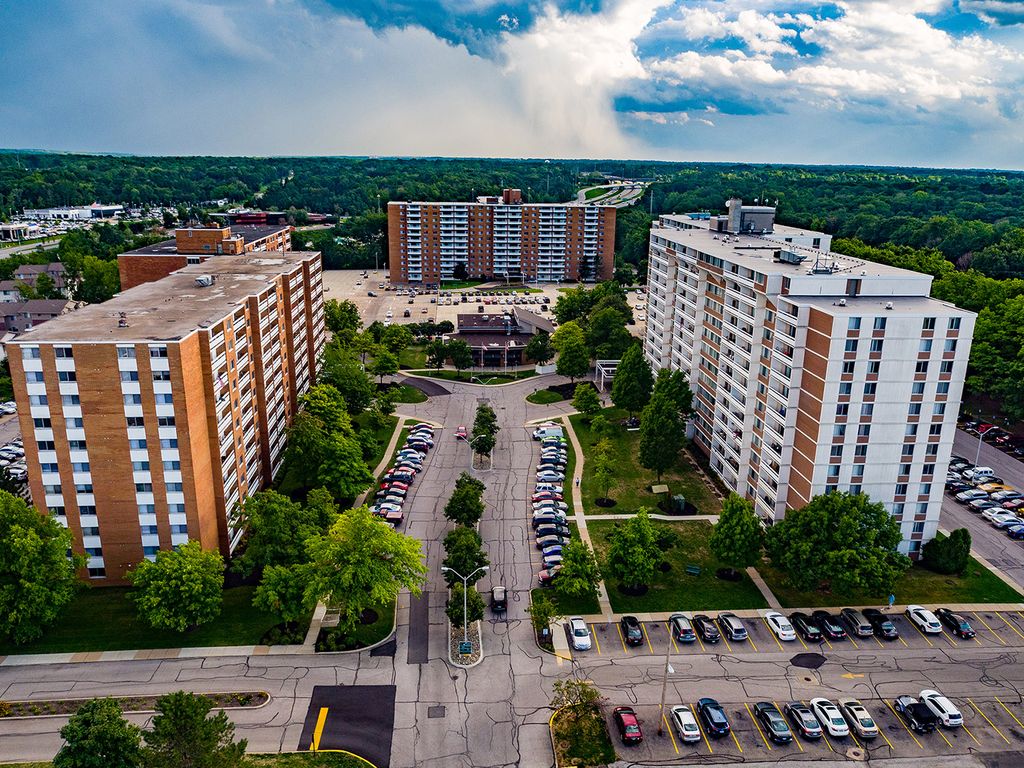 Pine Ridge Apartments Willoughby