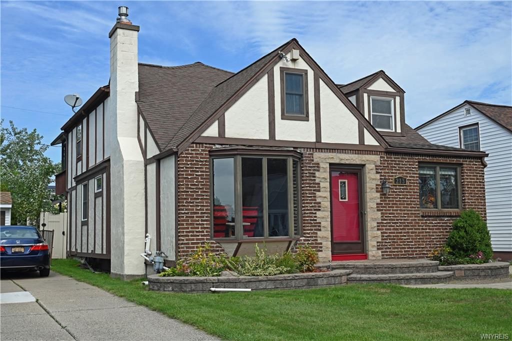 213 Briarhurst Dr, Tonawanda, NY 14150