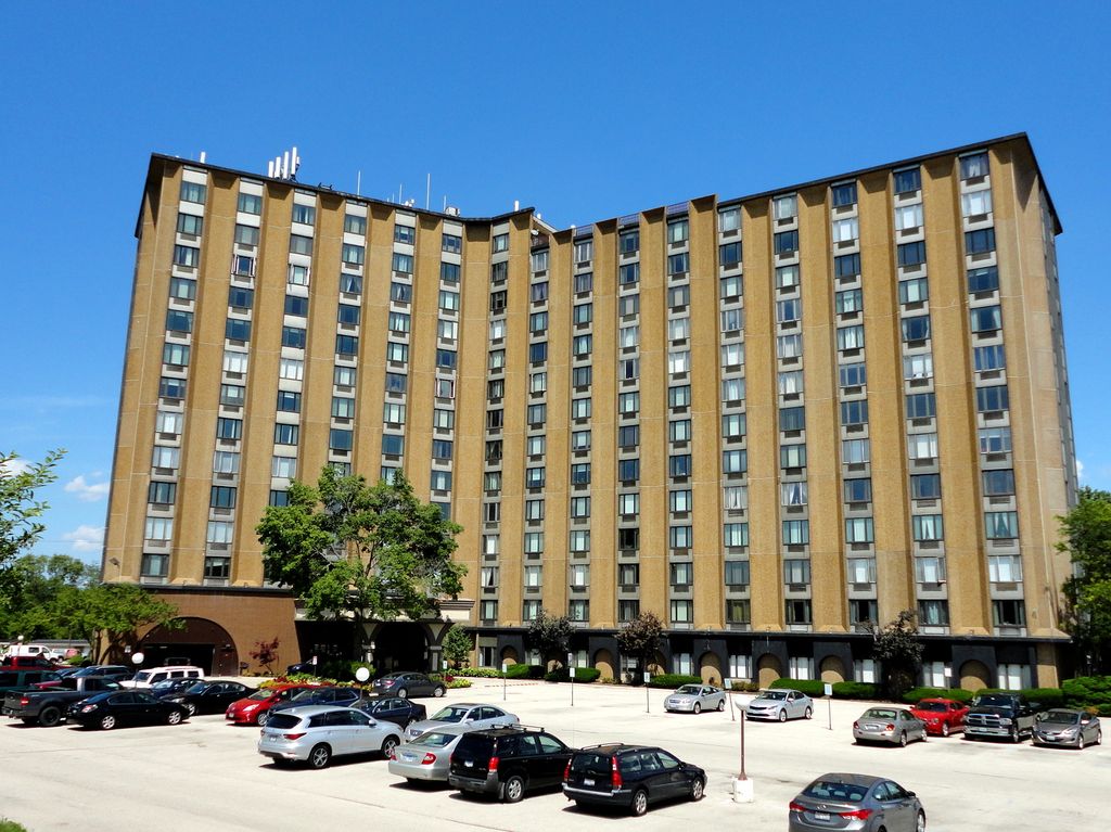 1 Renaissance Pl, Palatine, IL 60067