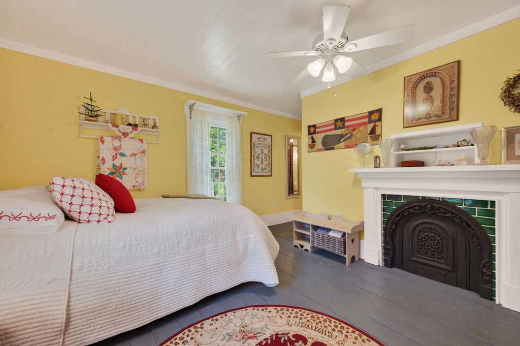 view 57th full size image of this home