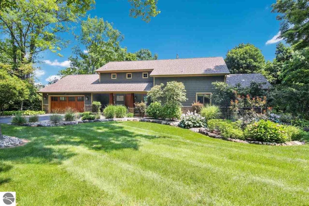 17850 Smokey Hollow Rd, Traverse City, MI 49686
