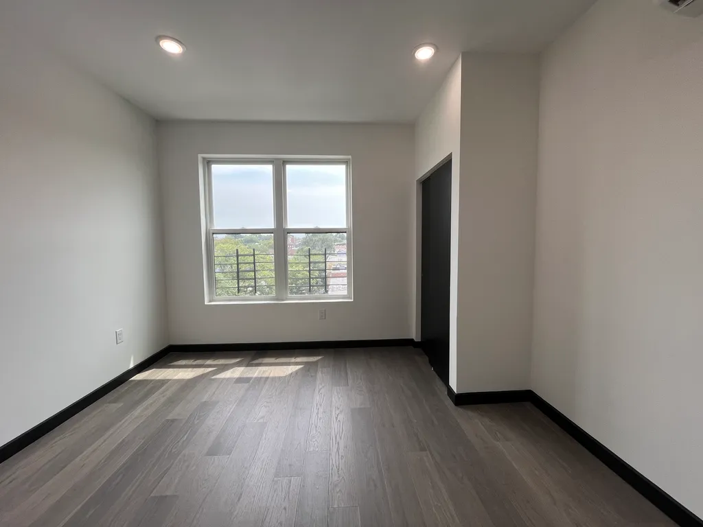 132 Mallory #507 — photo 2 of 5