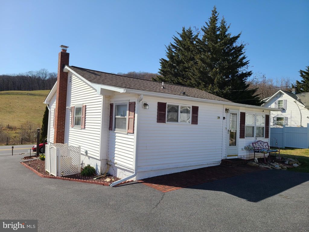 17303 Sabillasville Rd, Sabillasville, MD 21780 2 Bed, 1 Bath Single