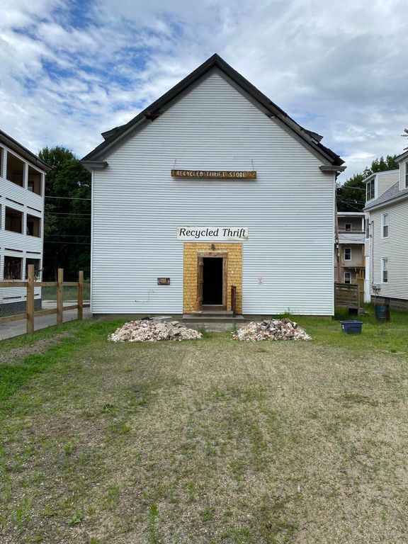 27 Rangeley Pl, Rumford, ME 04276