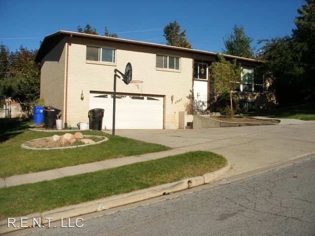 1057 Deborah Dr, Bountiful, UT 84010