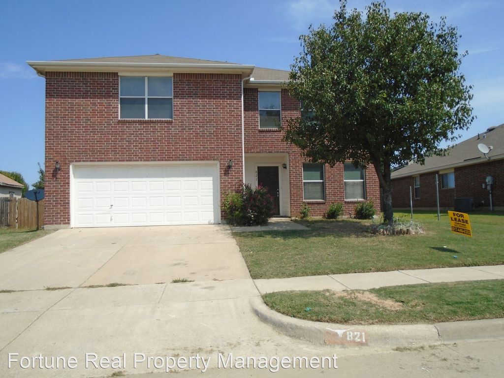 821 Flamingo Dr, Saginaw, TX 76131
