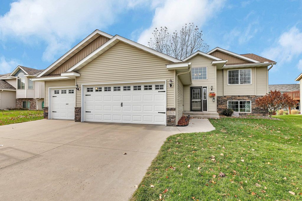 1513 Morning Glory Ave, Sartell, MN 56377