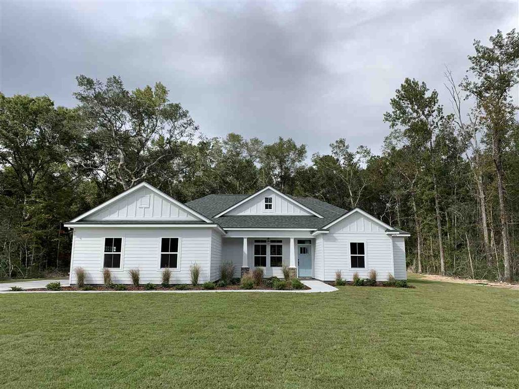 Carmen Rocio Ln, Crawfordville, FL 32327