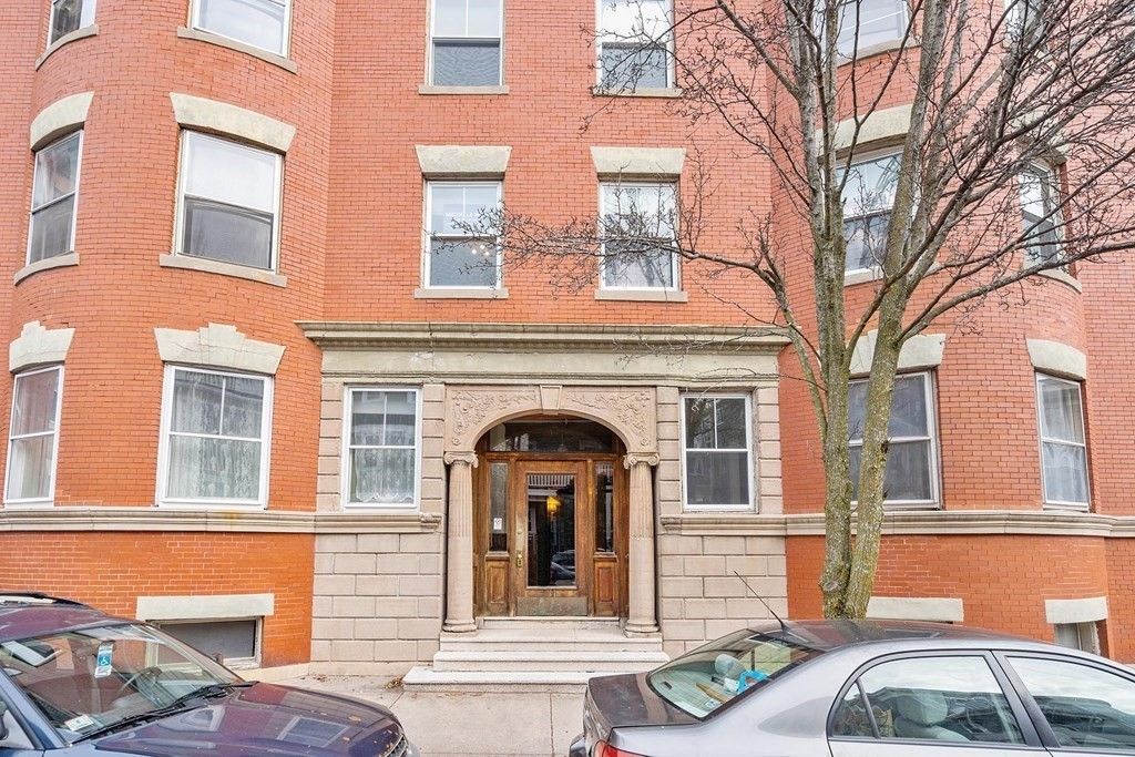 11 Grovenor Rd #6, Jamaica Plain, MA 02130
