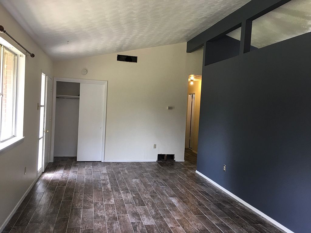 1384 Vicksburg Dr, Southaven, MS 38671