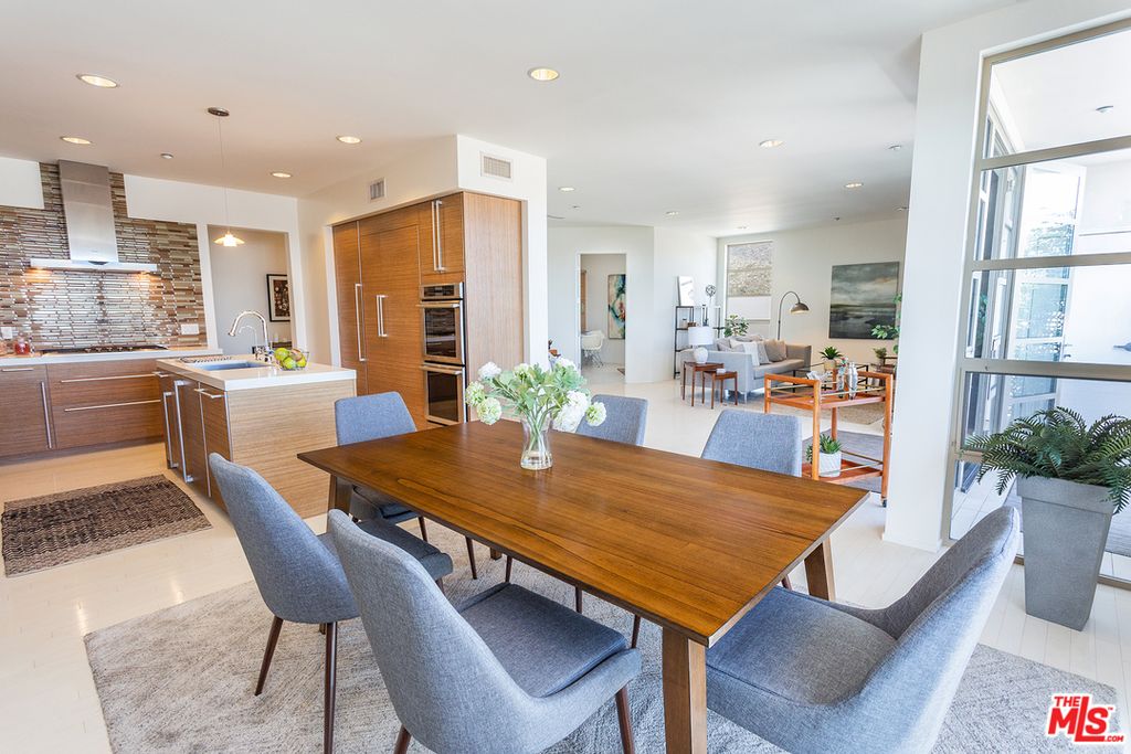 870 N  Haverford Ave #403, Pacific Palisades, CA 90272
