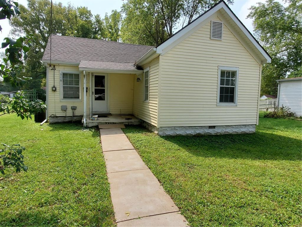 516 W Pacific St, Pacific, MO 63069 2 Bed, 1 Bath SingleFamily Home