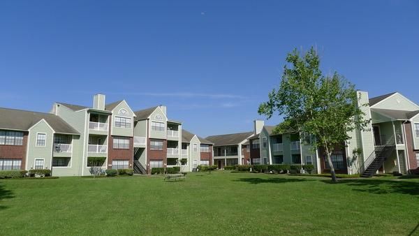 110 Lake Rd, Lake Jackson, TX 77566