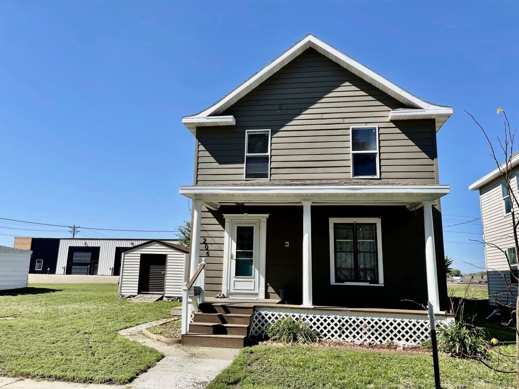 206 S 4th St, Aberdeen, SD 57401