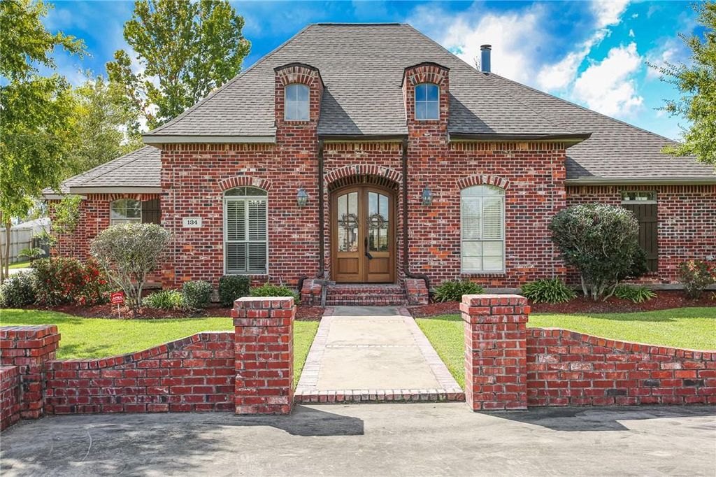 134 Zinfandel Dr, Lake Charles, LA 70611