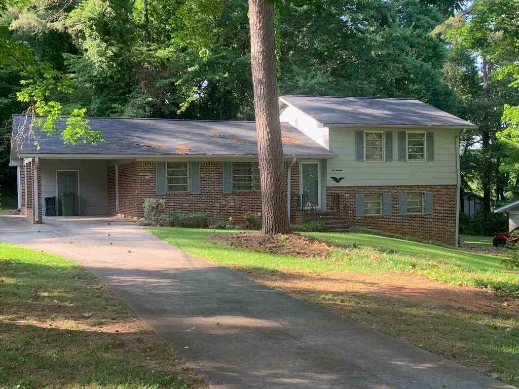 213 Hillandale Dr, Griffin, GA 30224