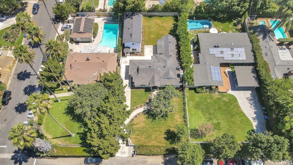 6650 & 6652 Orion Ave, Van Nuys, CA 91406