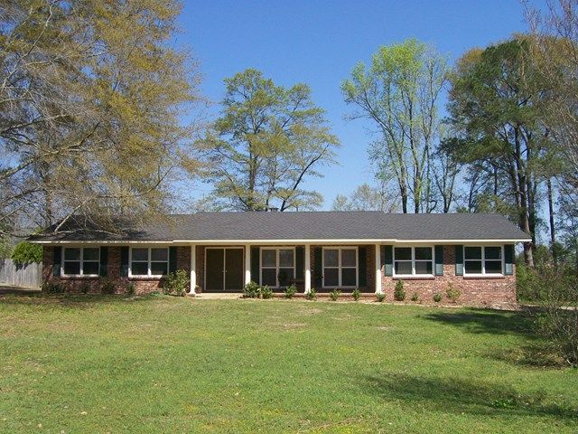 205 Lakeforest Dr, Dothan, AL 36301