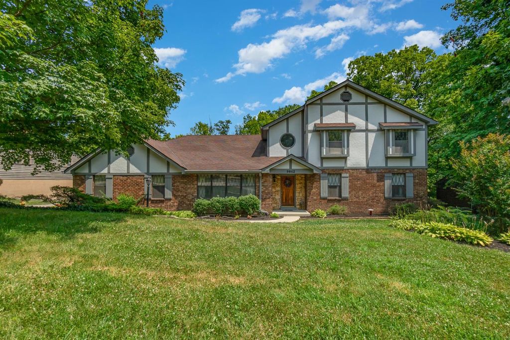 9842 Tall Timber Dr, West Chester, OH 45241