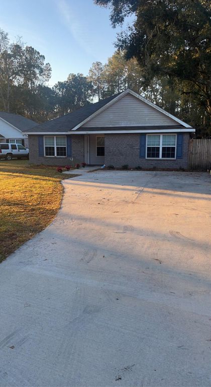 717 Lee Rd, Hinesville, GA 31313