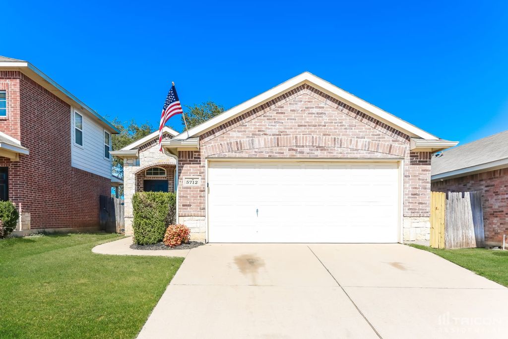 5712 Parkview Hills Ln, Fort Worth, TX 76179